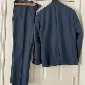 Men’s blue suit